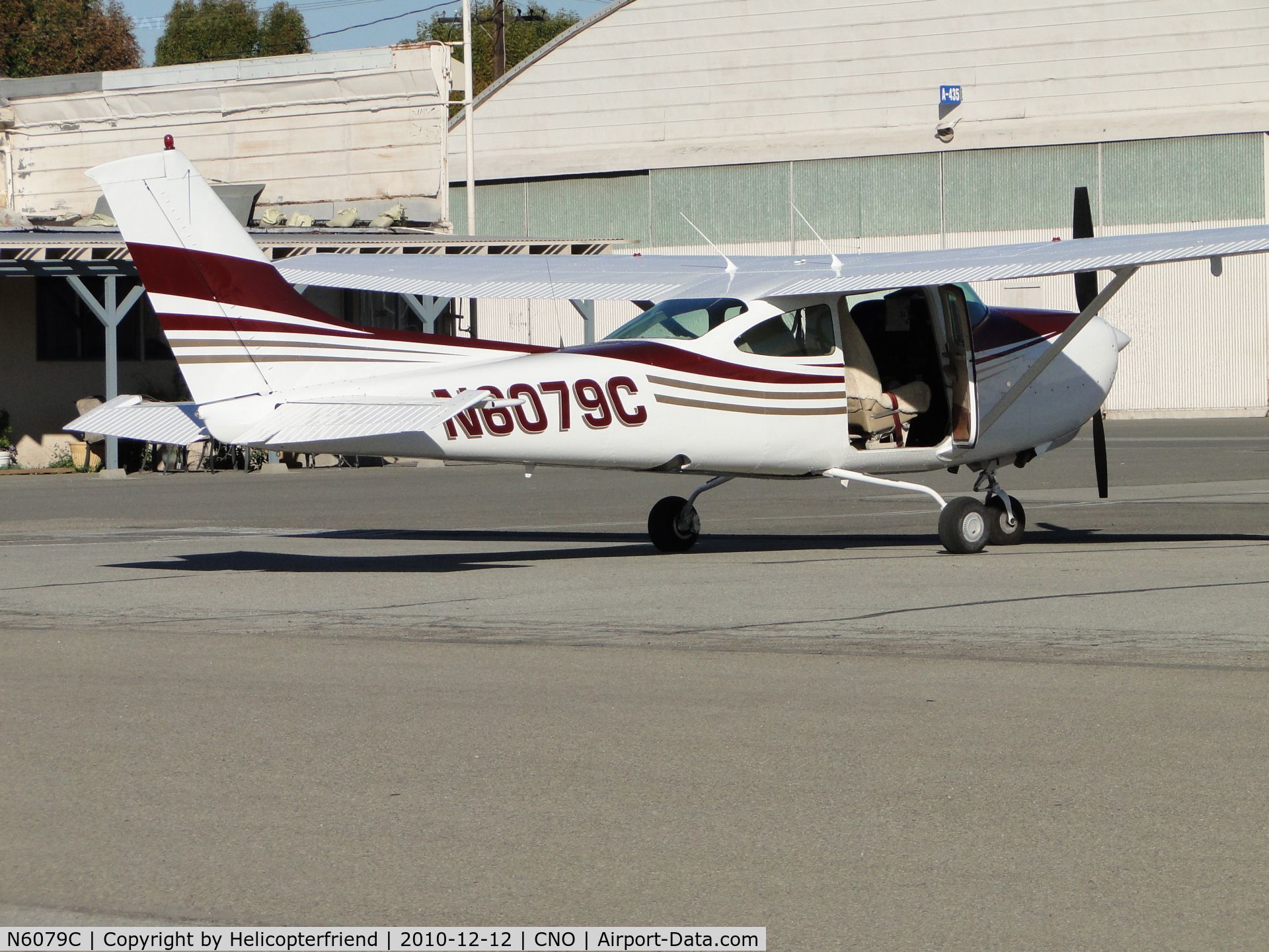 N6079C, 1978 Cessna R182 Skylane RG C/N R18200371, Loading up for take off