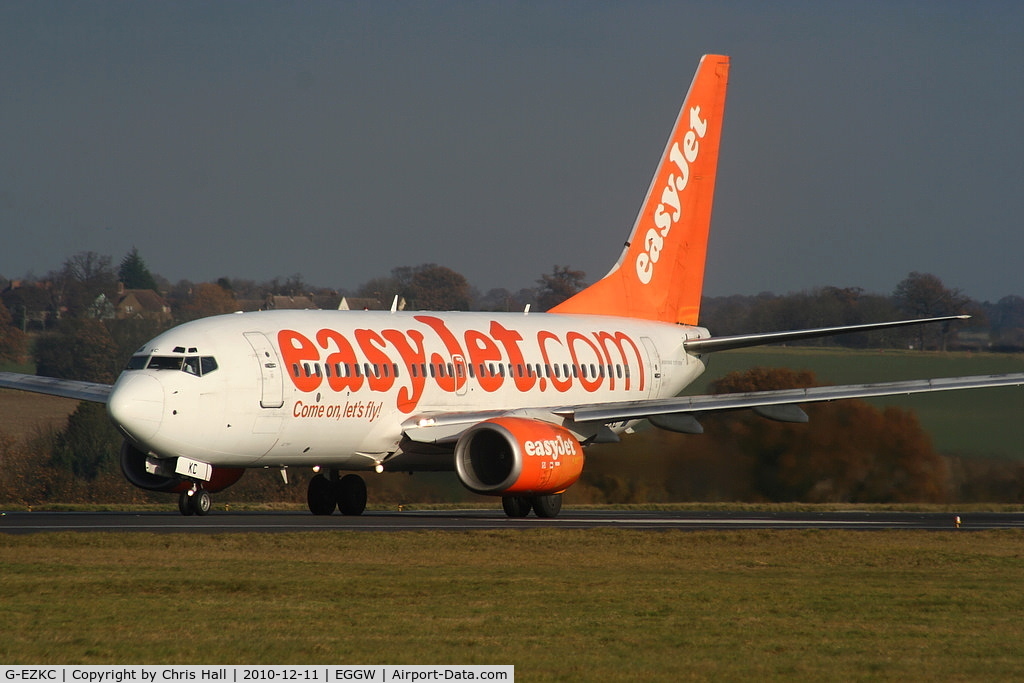 G-EZKC, 2004 Boeing 737-73V C/N 32424, easyJet B737 departing from RW26