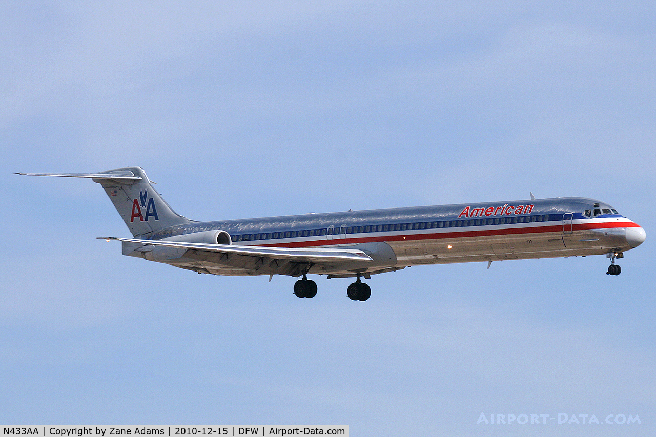 N433AA, 1987 McDonnell Douglas MD-83 (DC-9-83) C/N 49451, American Airlines landing at DFW Airport