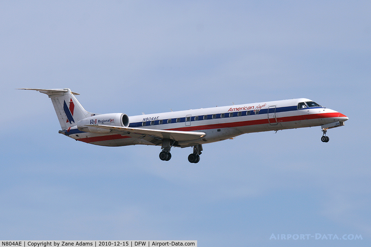 N804AE, 2001 Embraer ERJ-140LR (EMB-135KL) C/N 145487, American Eagle landing at DFW Airport