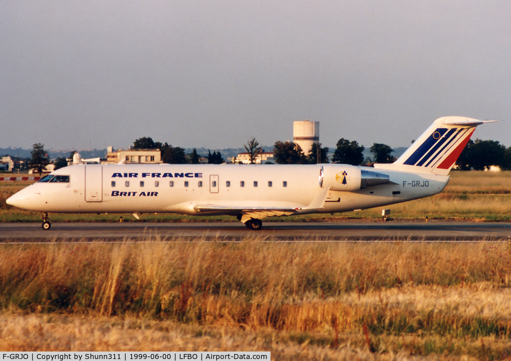 F-GRJO, 1999 Canadair CRJ-100ER (CL-600-2B19) C/N 7296, Landing rwy 33L