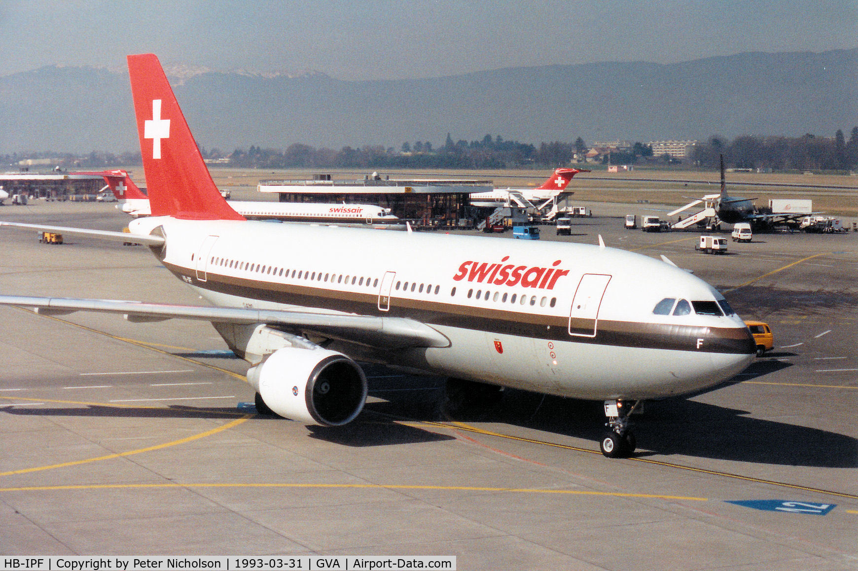 HB-IPF, 1985 Airbus A310-322 C/N 399, A310-322 of Swissair taxying to the terminal at Geneva in March 1993.