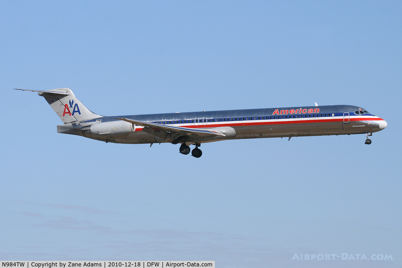 N984TW, 1999 McDonnell Douglas MD-83 (DC-9-83) C/N 53634, American Airlines landing at DFW Airport