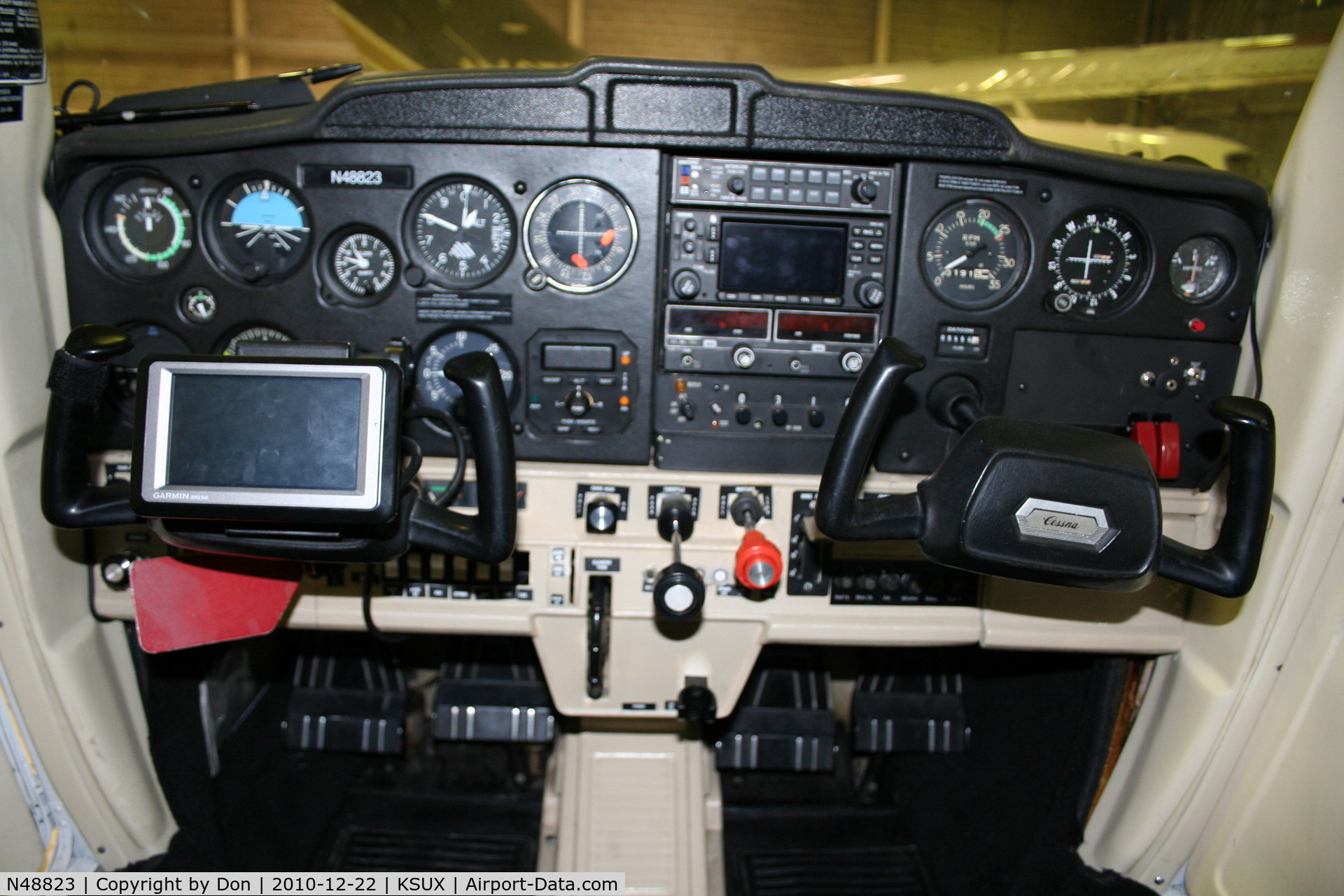 N48823, Cessna 152 C/N 15280984, Nice Panel