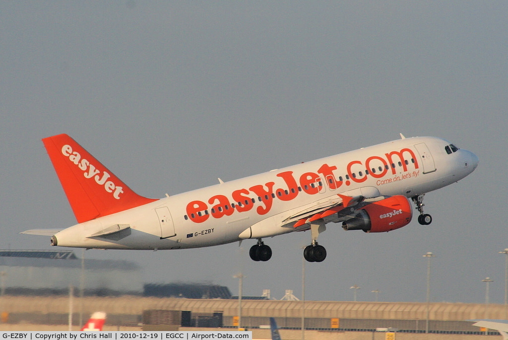 G-EZBY, 2007 Airbus A319-111 C/N 3176, easyJet A319 departing from RW05L