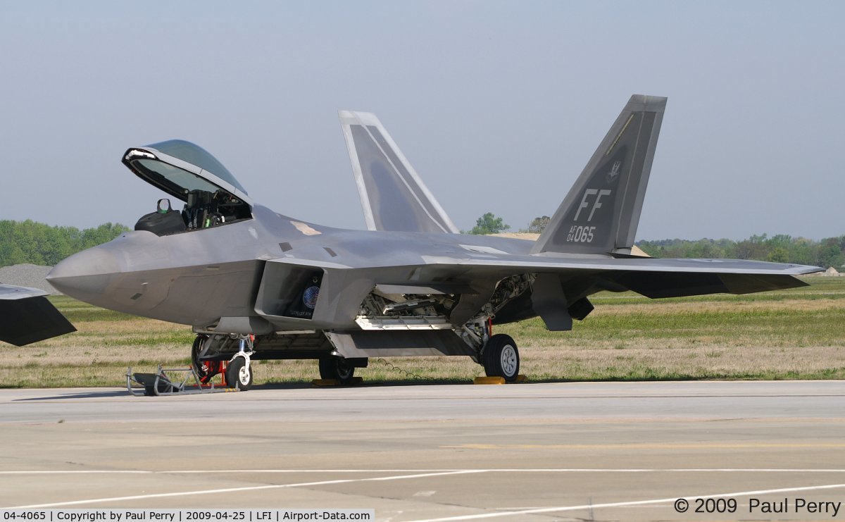 04-4065, 2004 Lockheed Martin F-22A Raptor C/N 4065, Sitting ready on the ramp