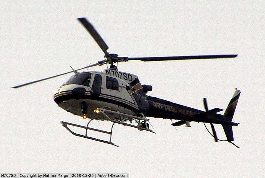 N707SD, 2005 Eurocopter AS-350B-3 Ecureuil Ecureuil C/N 4008, San Diego Police yet again seen flying south over Ocean Beach Pier.