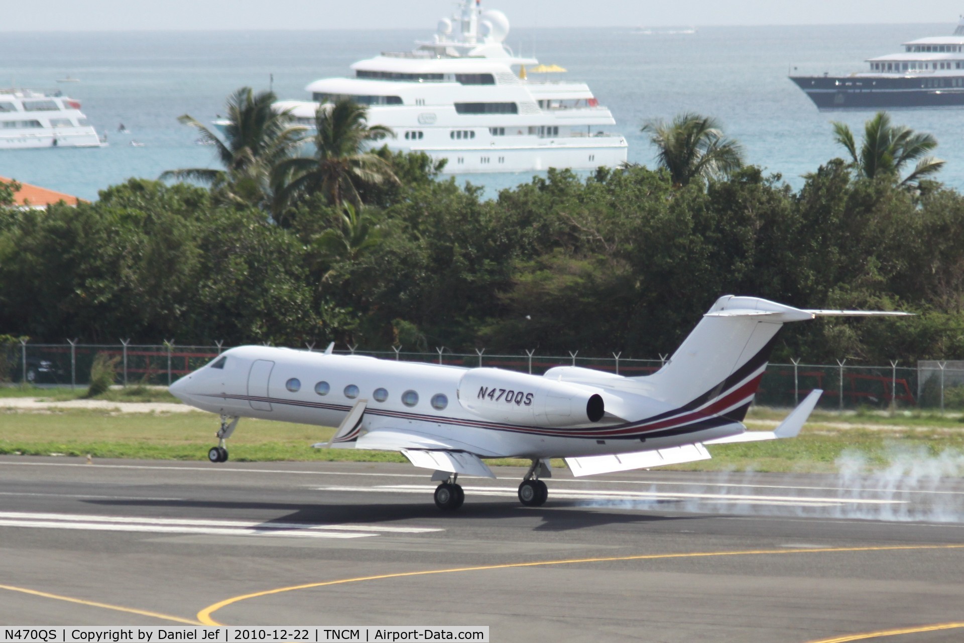 N470QS, 2007 Gulfstream Aerospace GIV-X (G450) C/N 4084, N470QS landing at TNCM