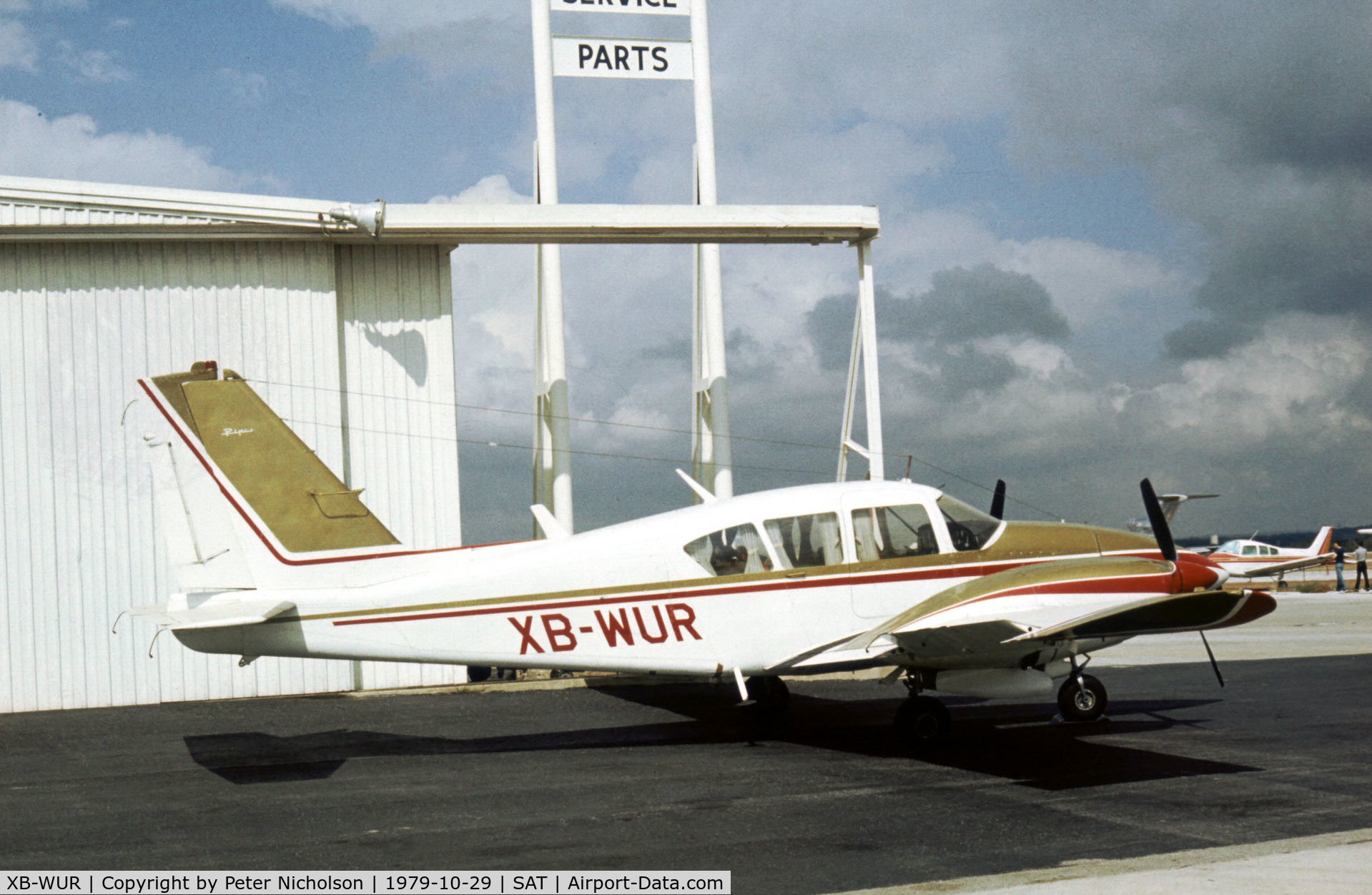 XB-WUR, 1965 Piper PA-23-250 Aztec C/N 27-2819, PA-23 Aztec C at San Antonio in October 1979.