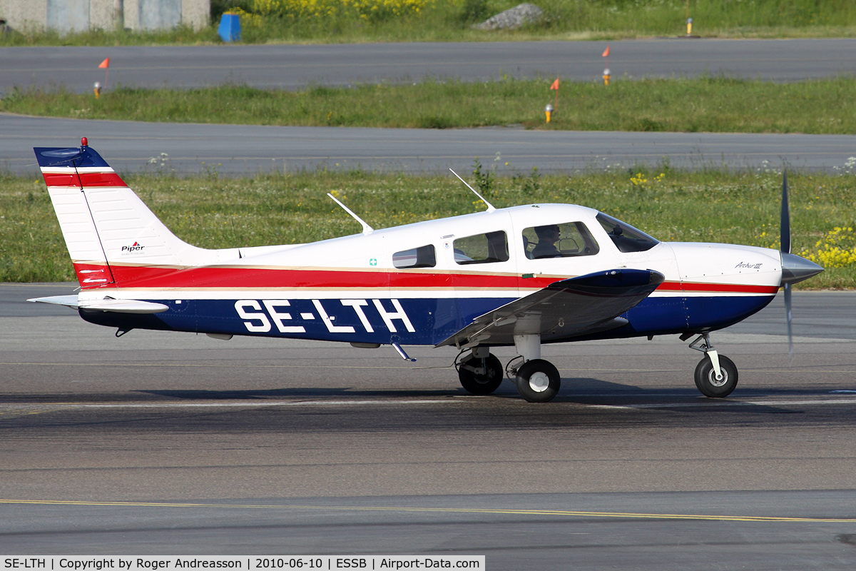 SE-LTH, 1999 Piper PA-28-181 Archer III C/N 2843274, Nyköpings Flygklubb