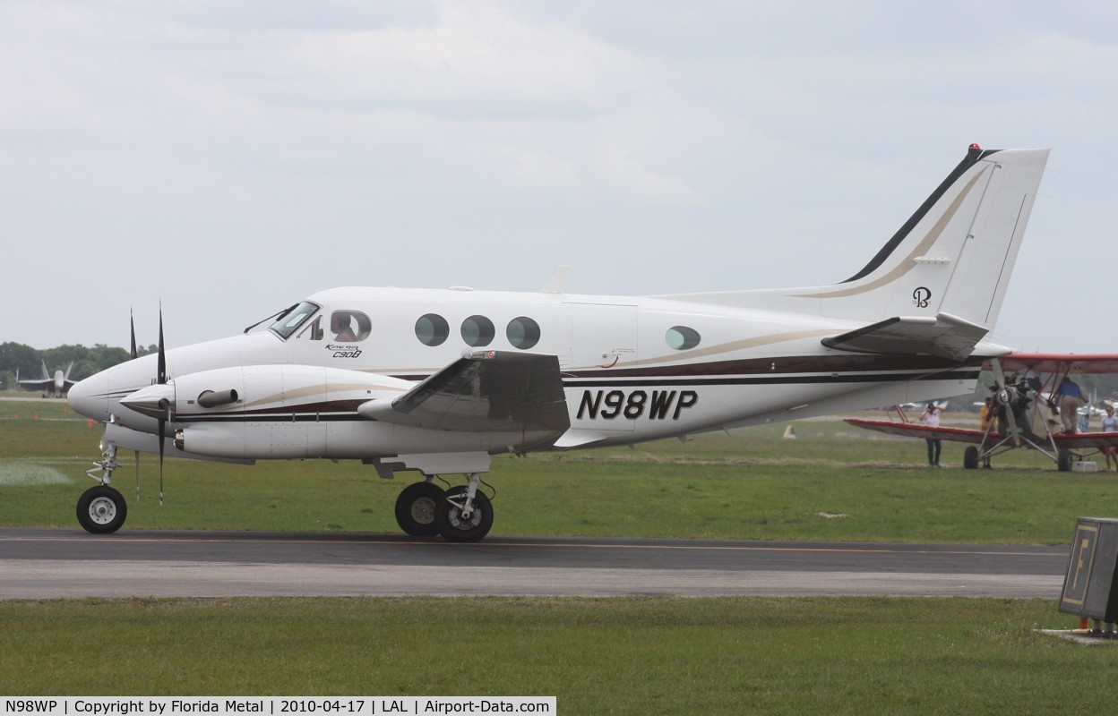 N98WP, 1997 Raytheon Aircraft Company C90A C/N LJ1493, Beech C90