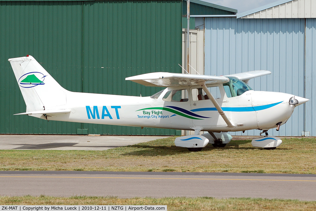 ZK-MAT, Cessna 172N C/N 17273003, At Tauranga