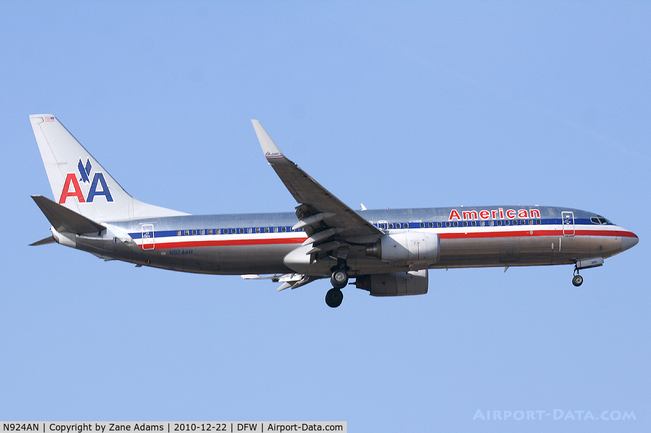 N924AN, 1999 Boeing 737-823 C/N 29525, American Airlines at DFW Airport