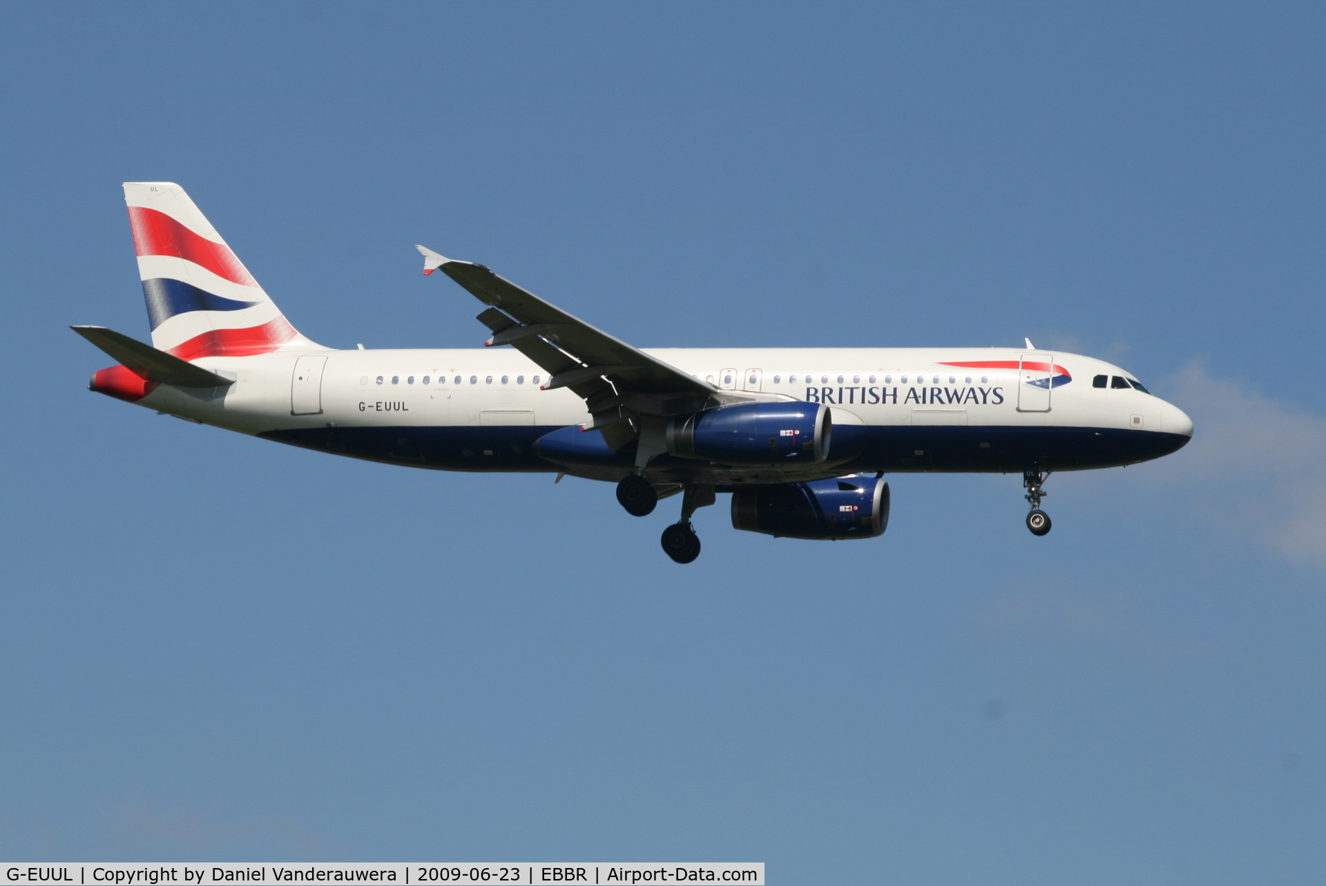 G-EUUL, 2002 Airbus A320-232 C/N 1708, Flight BA392 is descending to RWY 02