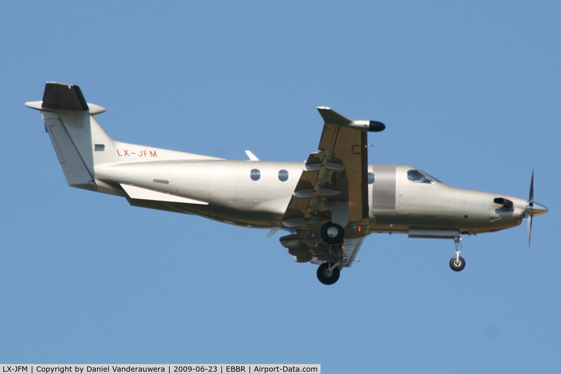 LX-JFM, 2007 Pilatus PC-12/47 C/N 812, Descending to RWY 02