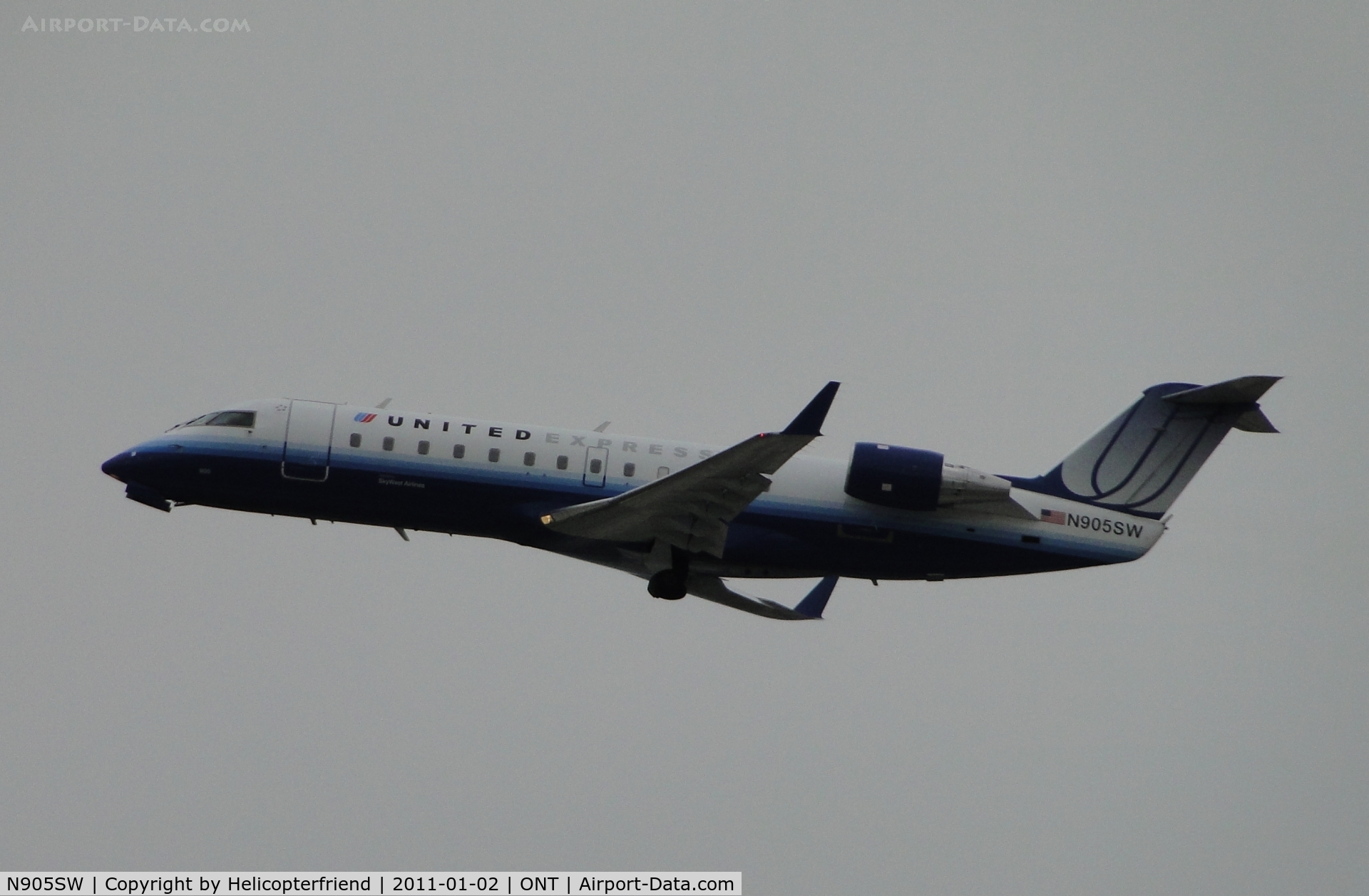 N905SW, 2000 Bombardier CRJ-200LR (CL-600-2B19) C/N 7437, Taking off westbound from runway 26R, wheels coming up