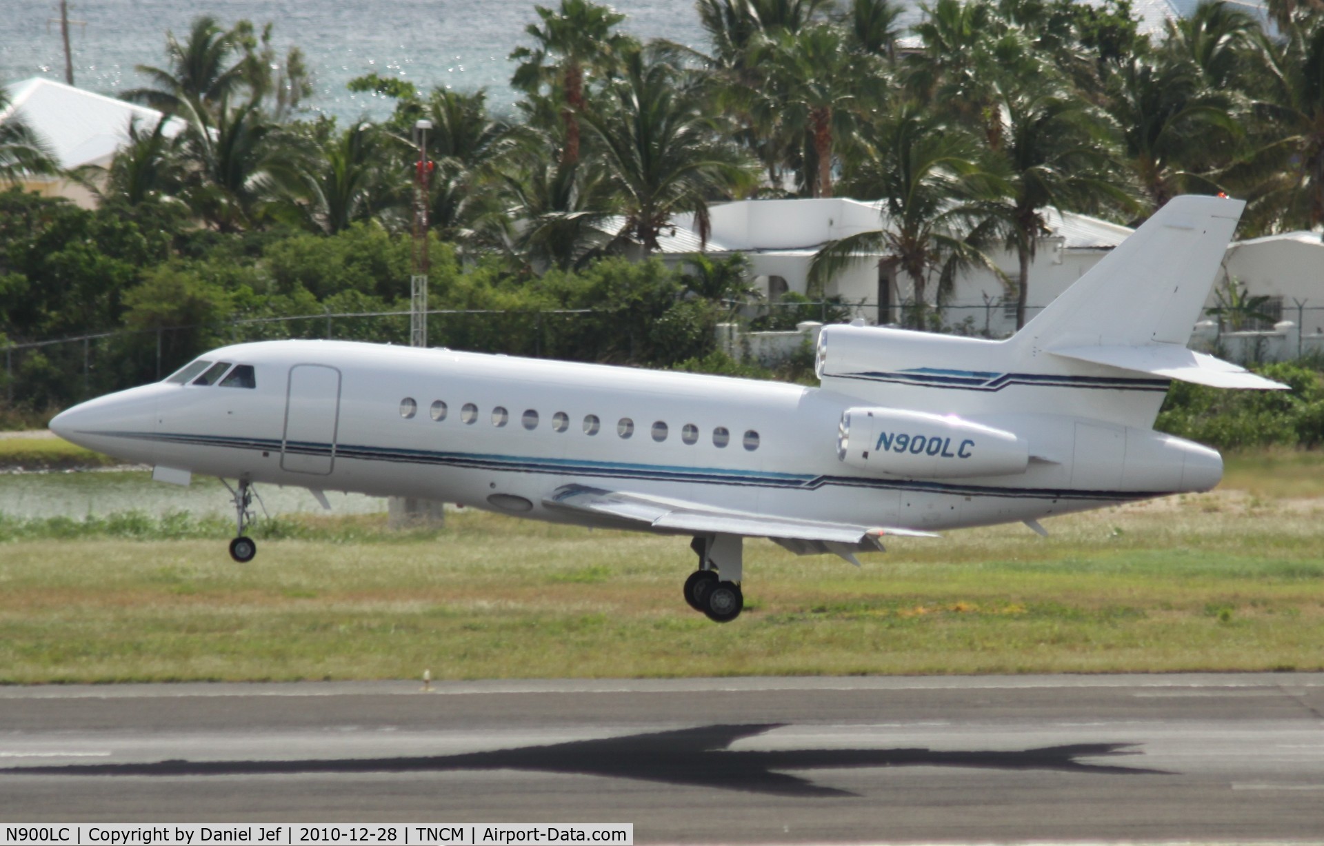 N900LC, 2000 Dassault Falcon 900 C/N 186, N900LC landing at TNCM