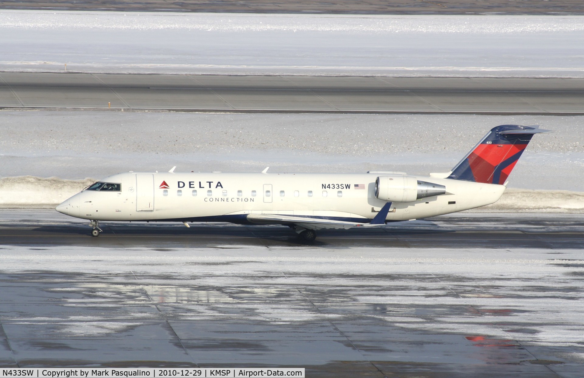 N433SW, 2001 Bombardier CRJ-200LR (CL-600-2B19) C/N 7550, CL-600-2B19