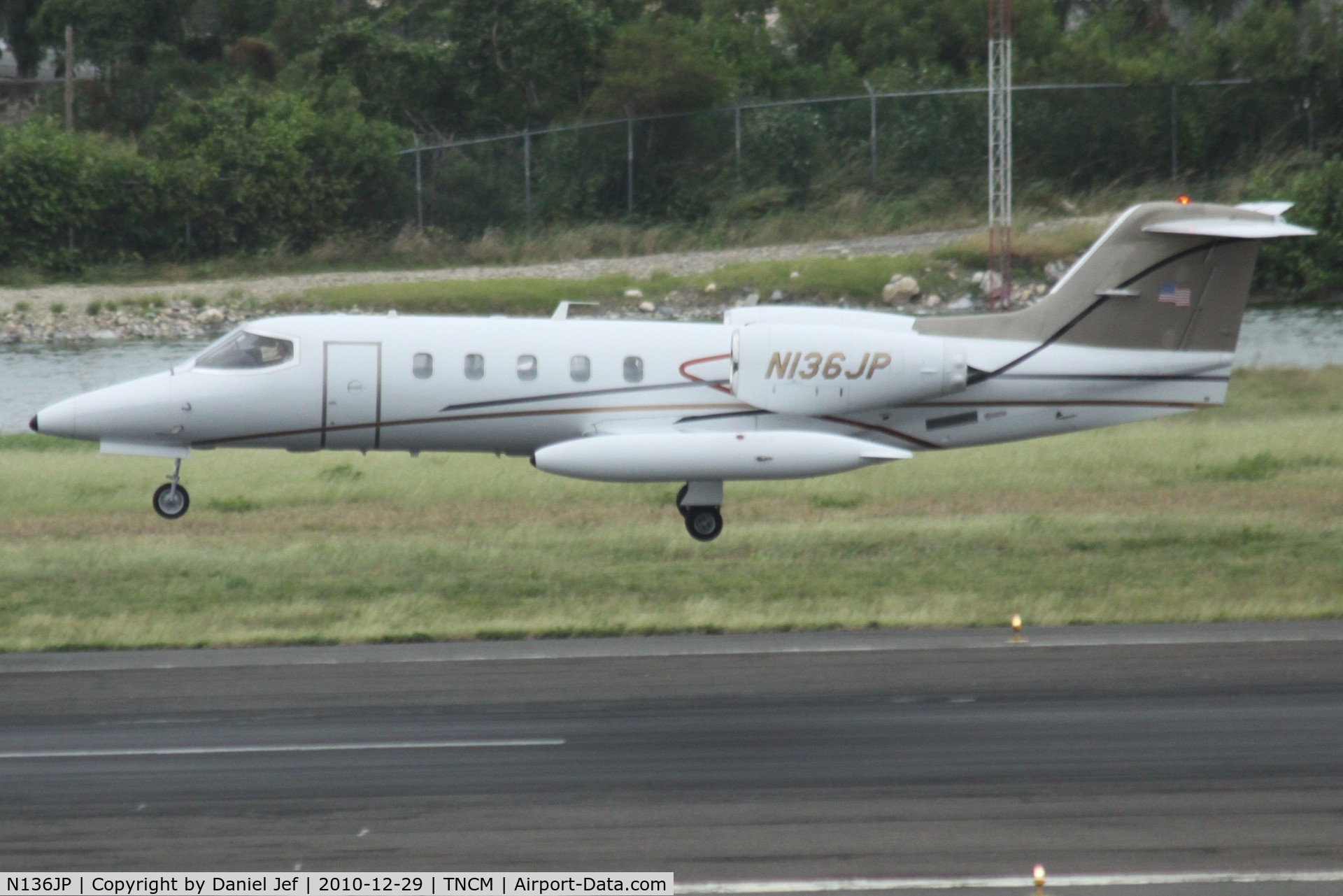 N136JP, Gates Learjet 35A C/N 35A-359, N136JP landing at TNCM