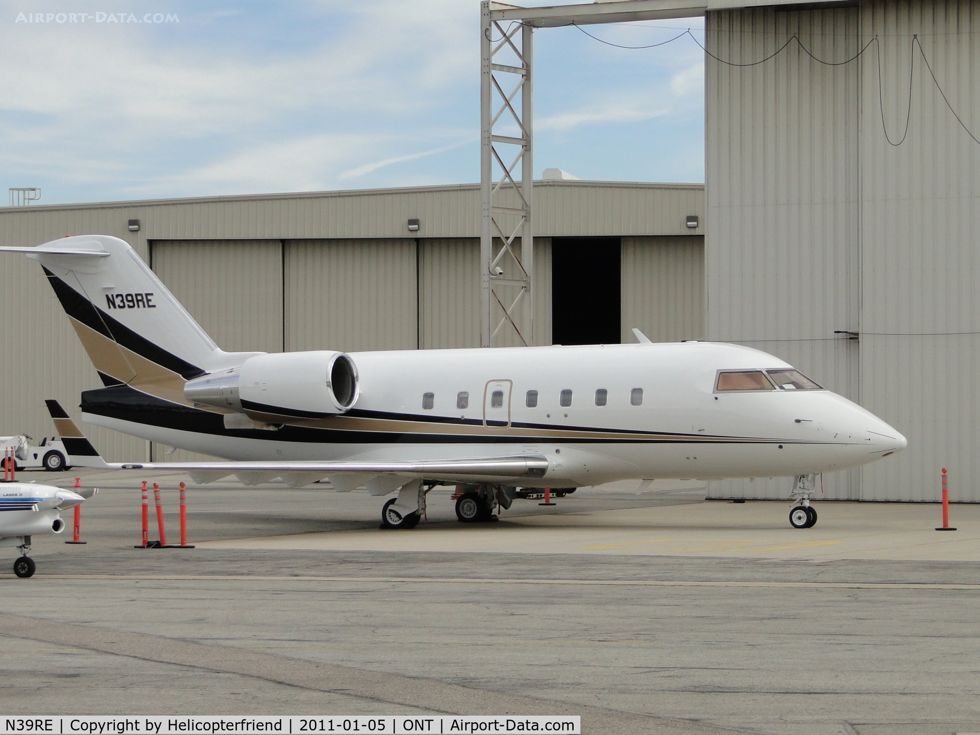 N39RE, 1988 Canadair Challenger 601-3A (CL-600-2B16) C/N 5020, Parked on the southside