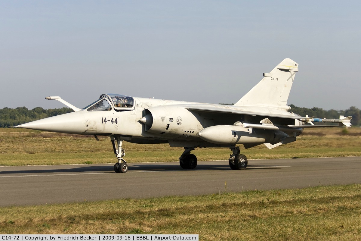 C14-72, Dassault Mirage F.1M C/N SPF172, taxying to the active