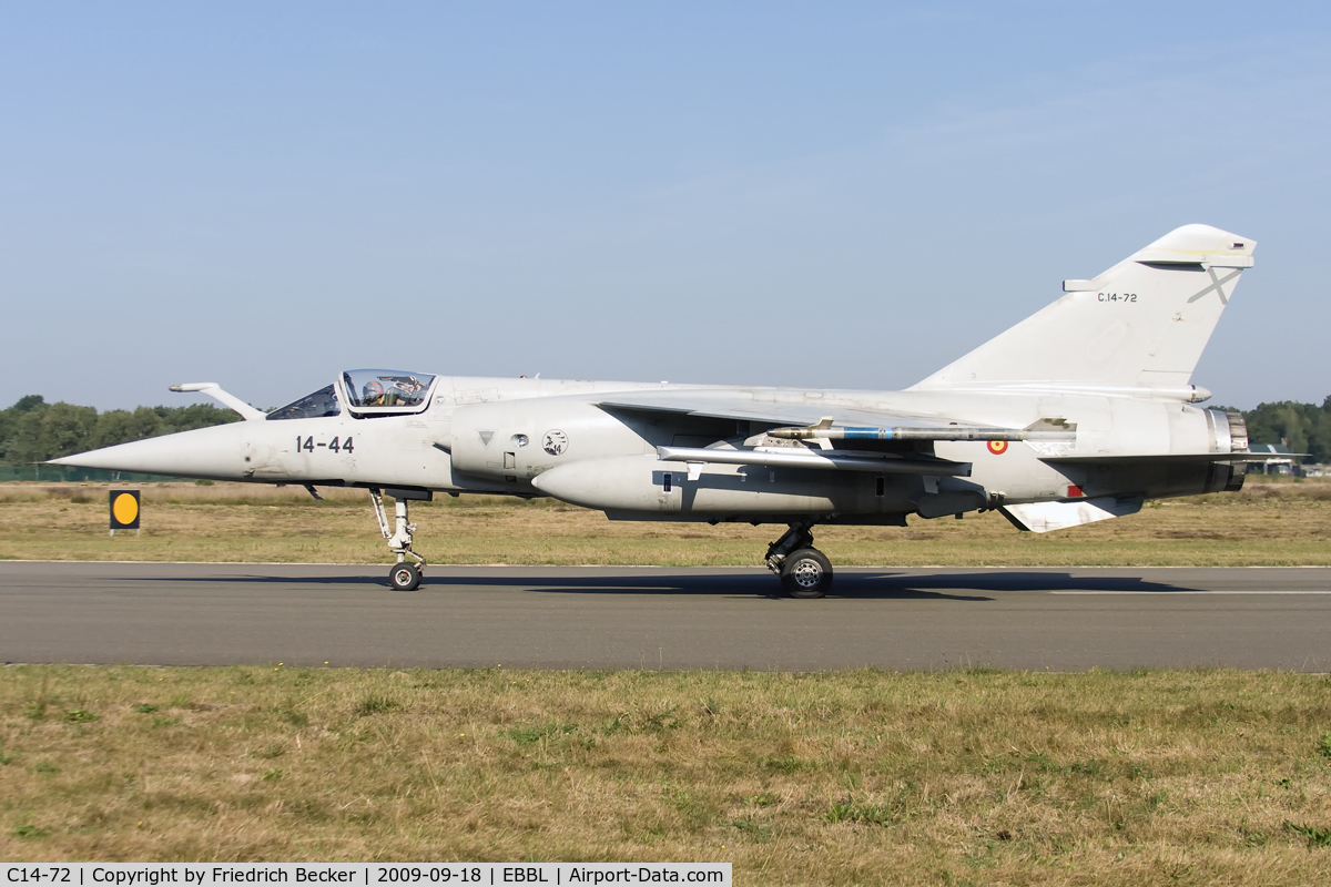 C14-72, Dassault Mirage F.1M C/N SPF172, taxying to the active