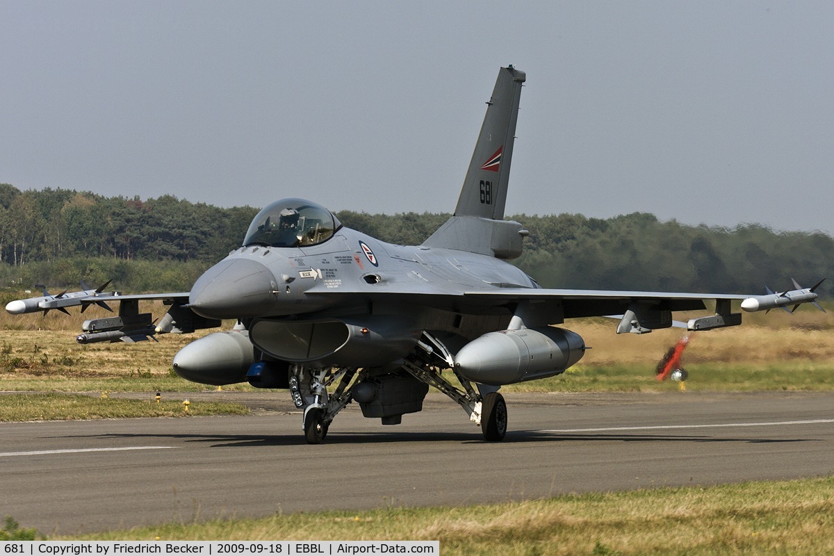 681, 1980 General Dynamics F-16AM Fighting Falcon C/N 6K-53, taxying to the active