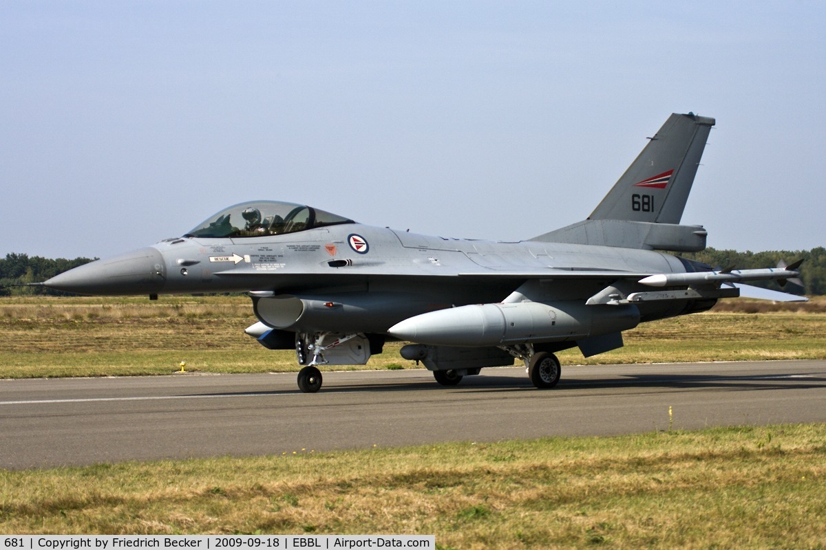 681, 1980 General Dynamics F-16AM Fighting Falcon C/N 6K-53, taxying to the active