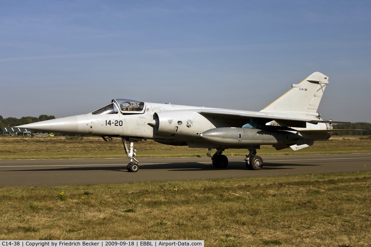 C14-38, Dassault Mirage F.1CE(M) C/N SPF138, taxying to the active
