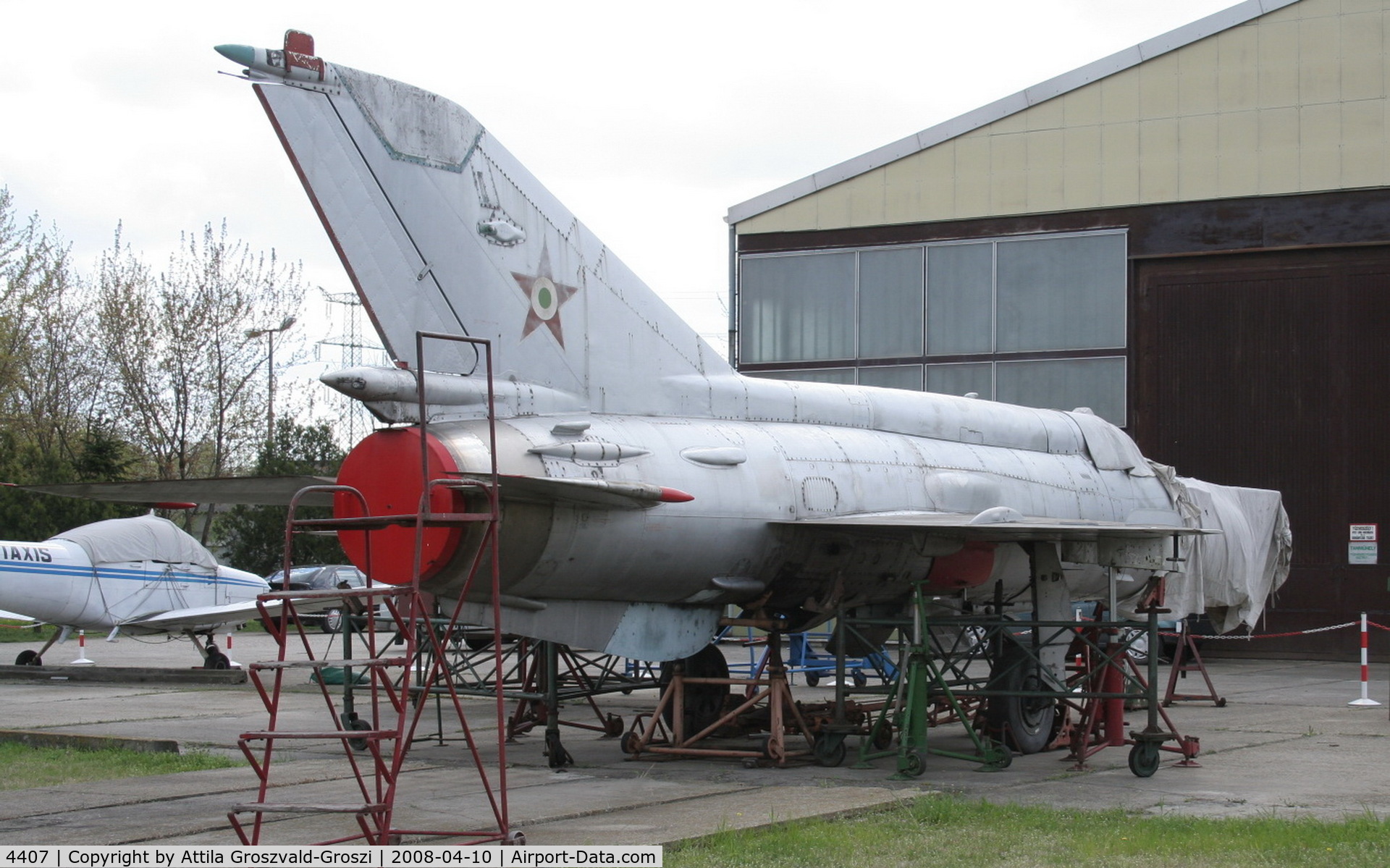 4407, 1971 Mikoyan-Gurevich MiG-21MF C/N 964407, Csepel, Lajos Kossuth Grammar school apprentice workshop's yard - Hungary