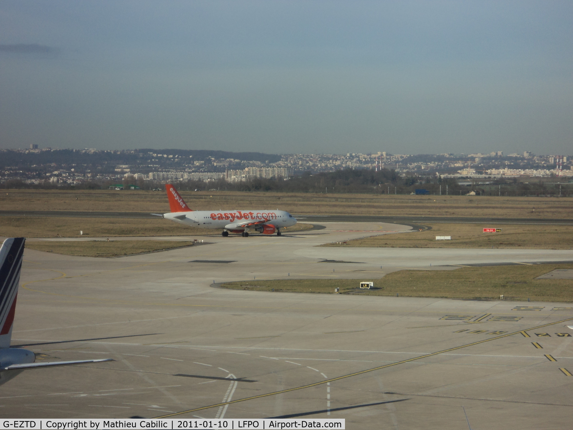 G-EZTD, 2009 Airbus A320-214 C/N 3909, Airbus A320-214 EasyJet on the taxiway for the runway 24