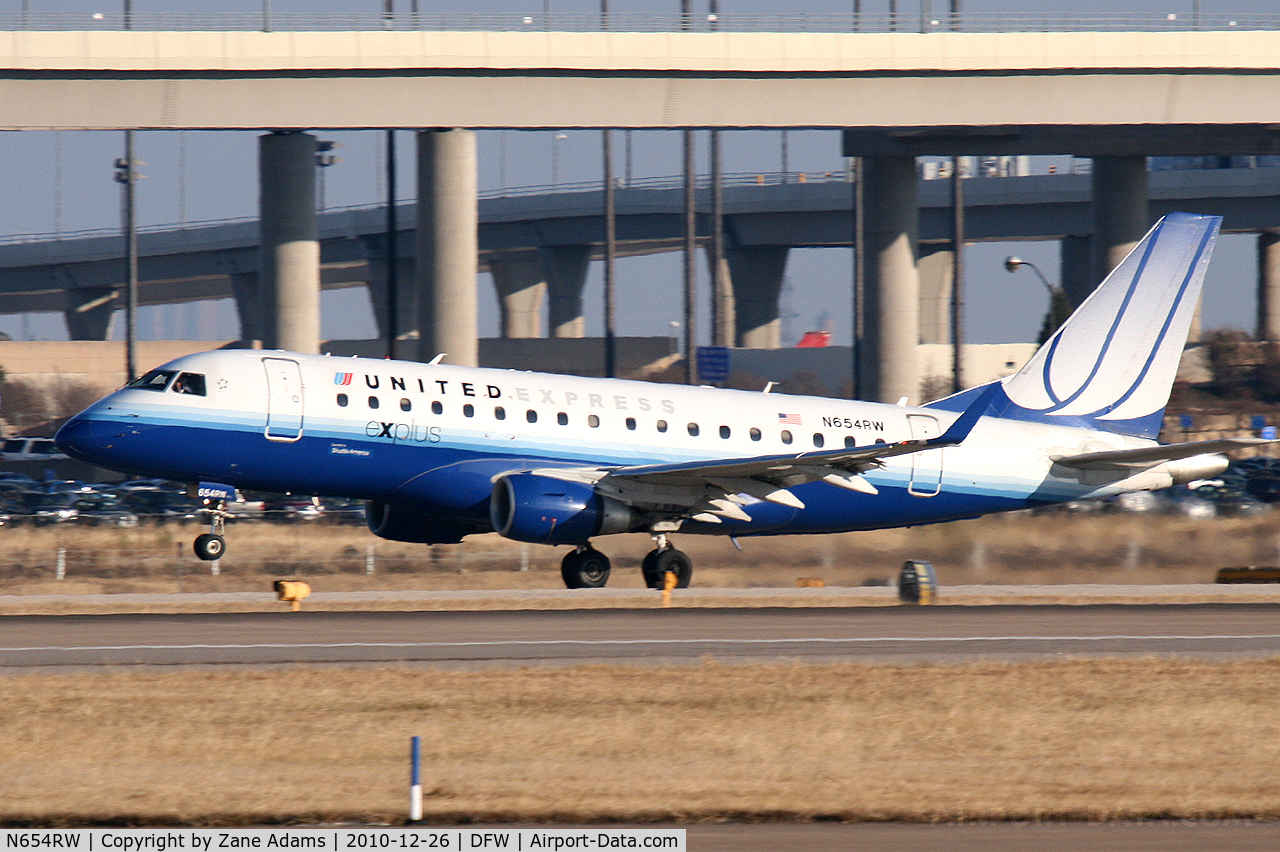 N654RW, 2005 Embraer 170SE (ERJ-170-100SE) C/N 17000104, United Express at DFW Airport
