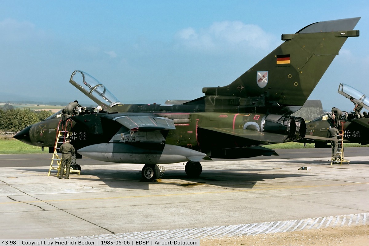 43 98, Panavia Tornado IDS C/N 253/GS065/4098, flightline at Fliegerhorst Pferdsfeld