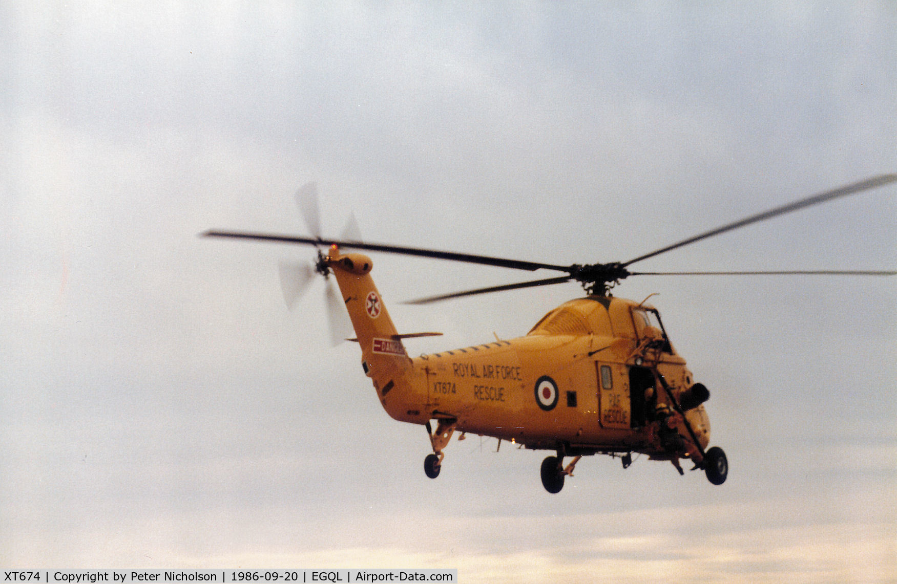 XT674, 1967 Westland Wessex HC.2 C/N WA542, Wessex HAR.2 of 22 Squadron on  a fly-past at the 1986 RAF Leuchars Airshow.