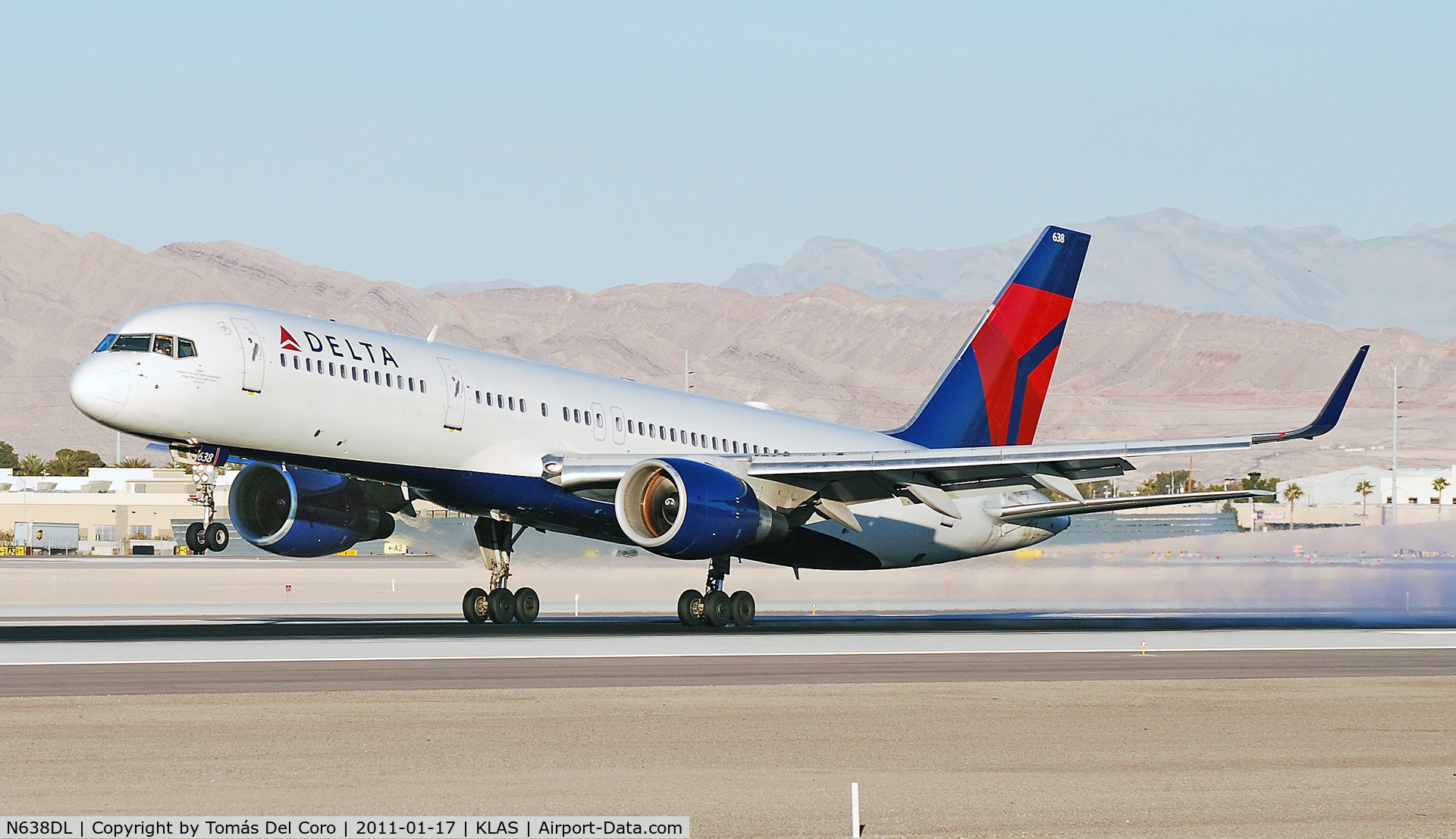 N638DL, 1988 Boeing 757-232 C/N 23761, Delta Air Lines Boeing 757-232 N638DL / 638 (cn 23761/177)

Las Vegas - McCarran International (LAS / KLAS)
USA - Nevada, January 17, 2011
Photo: Tomas Del Coro