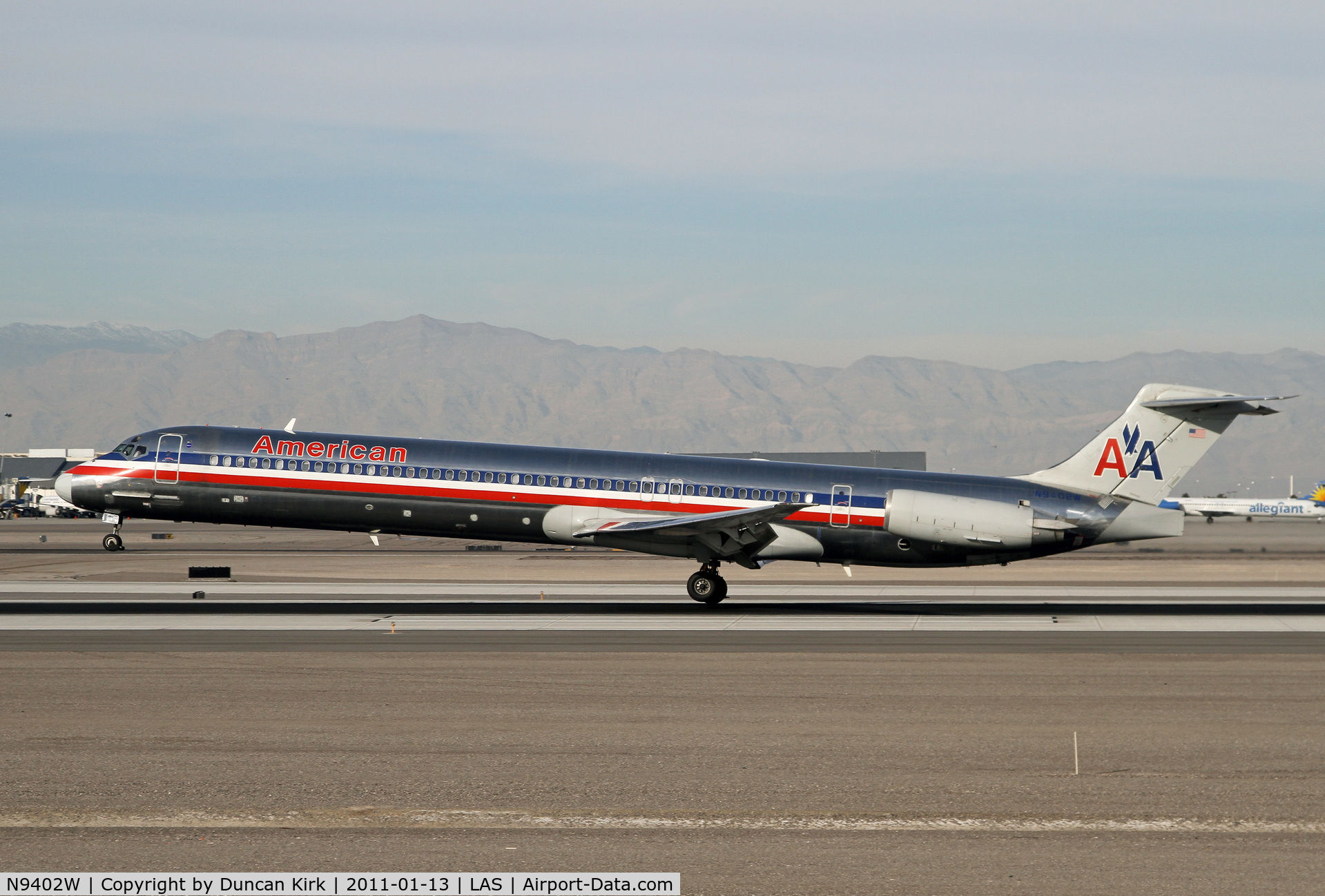 N9402W, 1992 McDonnell Douglas MD-83 (DC-9-83) C/N 53138, The best place in Vegas for photography....with a ladder
