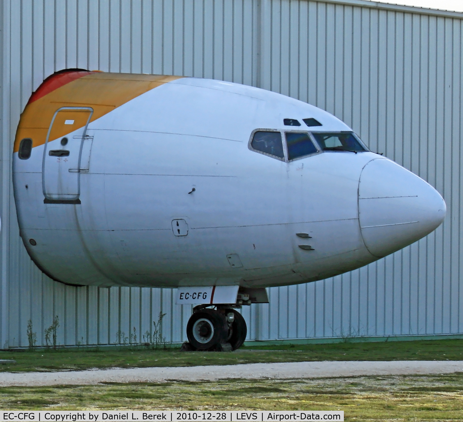 EC-CFG, 1974 Boeing 727-256 C/N 20817, Nose section preserved at Museo del Aire, Cuatro Vientos, Madrid, Spain