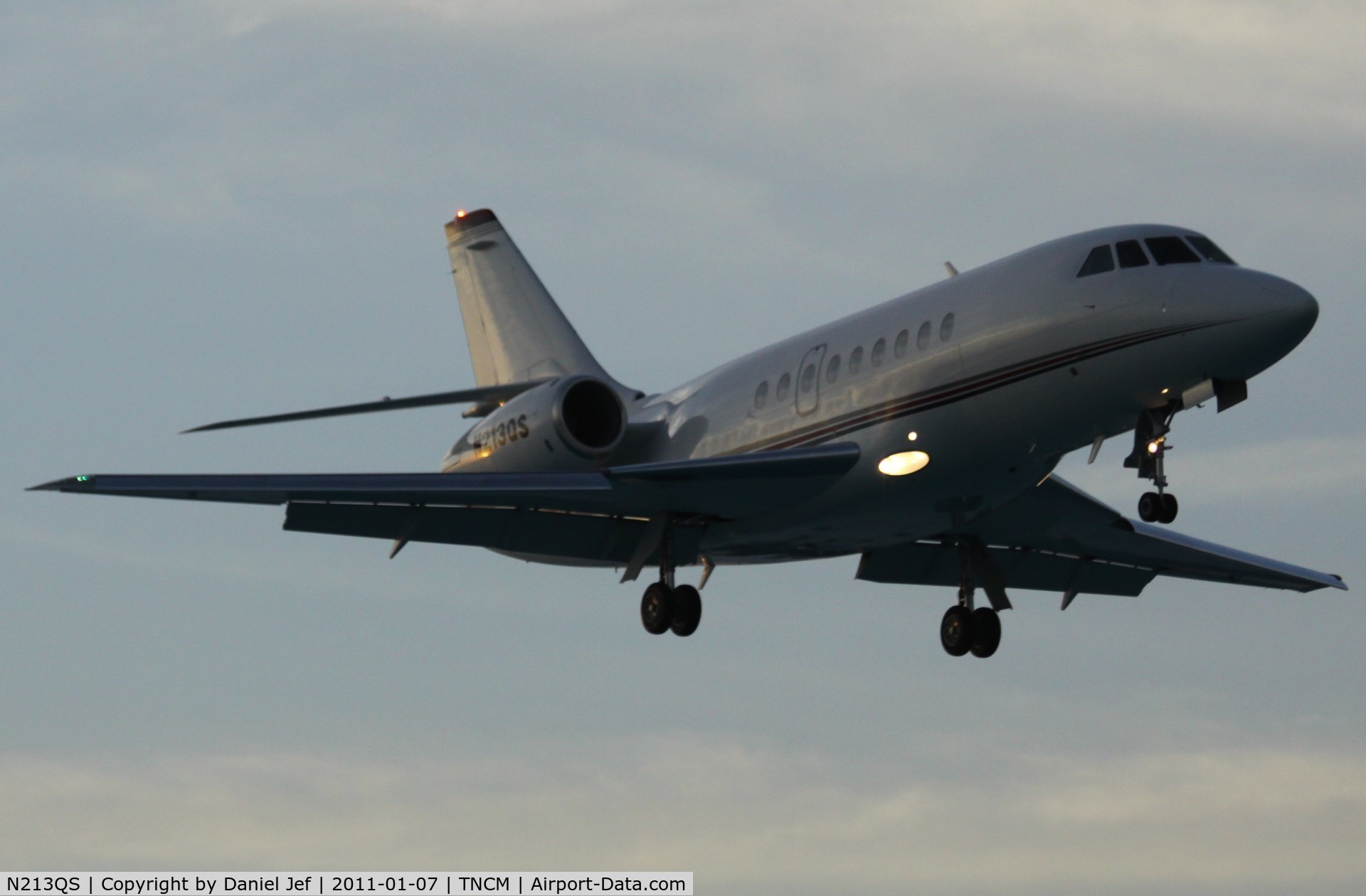 N213QS, 2000 Dassault Falcon 2000 C/N 113, N213QS landing at TNCM