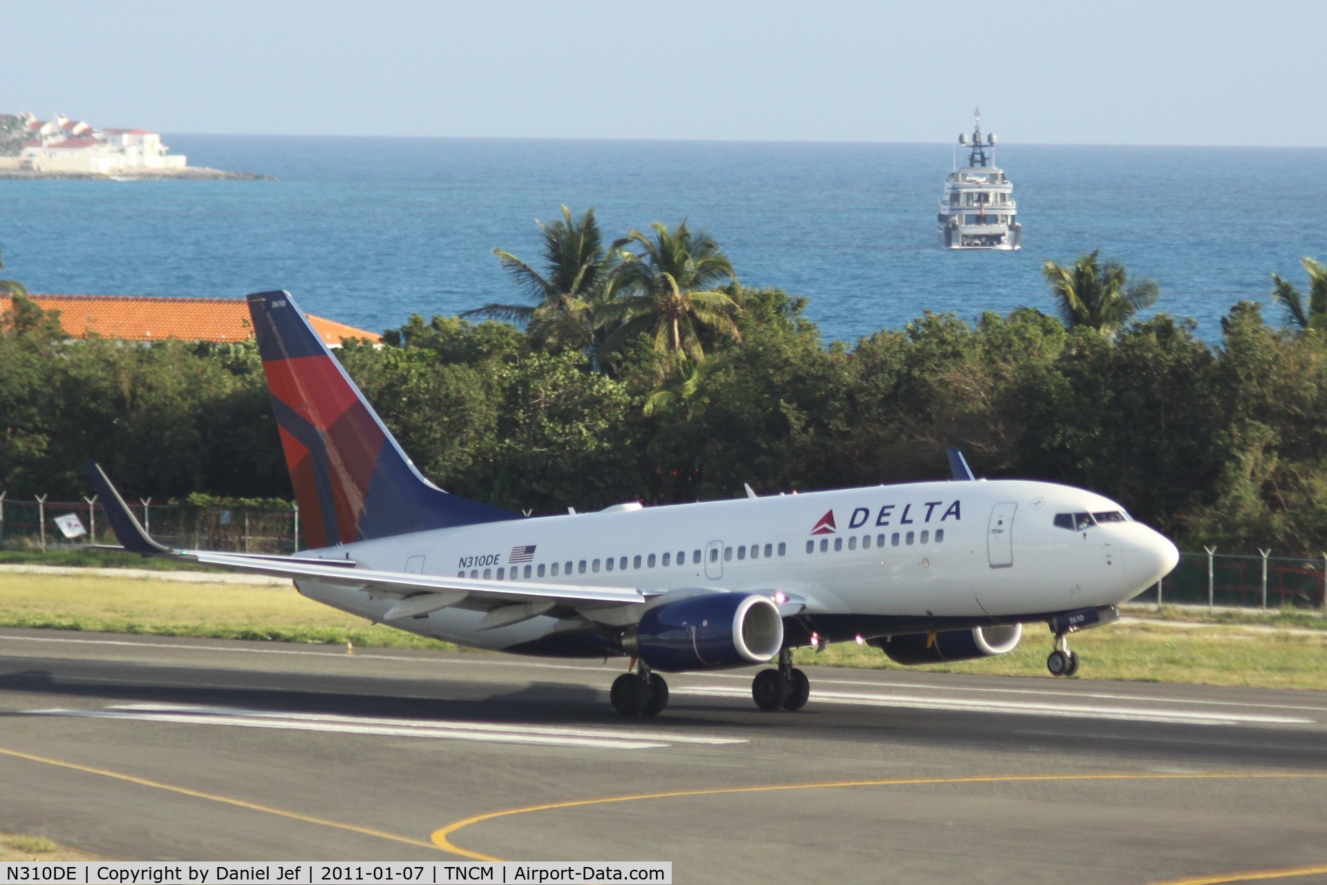 N310DE, Boeing 737-732 C/N 29665, Delta N310DE departing TNCM