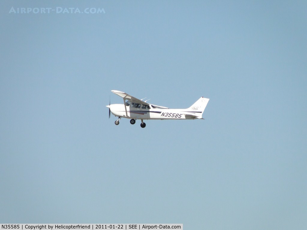 N35585, Cessna 172S C/N 172S8873, Airbourne from runway 27