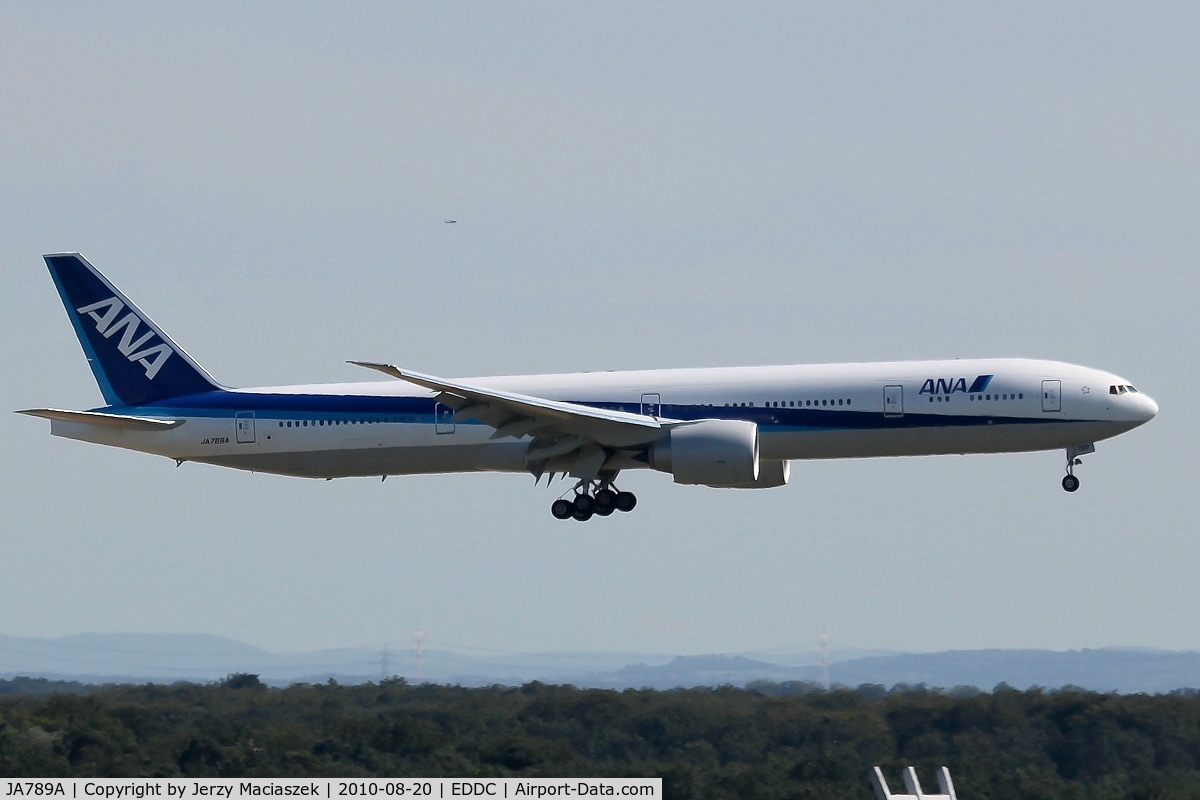 JA789A, 2010 Boeing 777-381/ER C/N 40687, JA789A_
Boeing 777-381ER