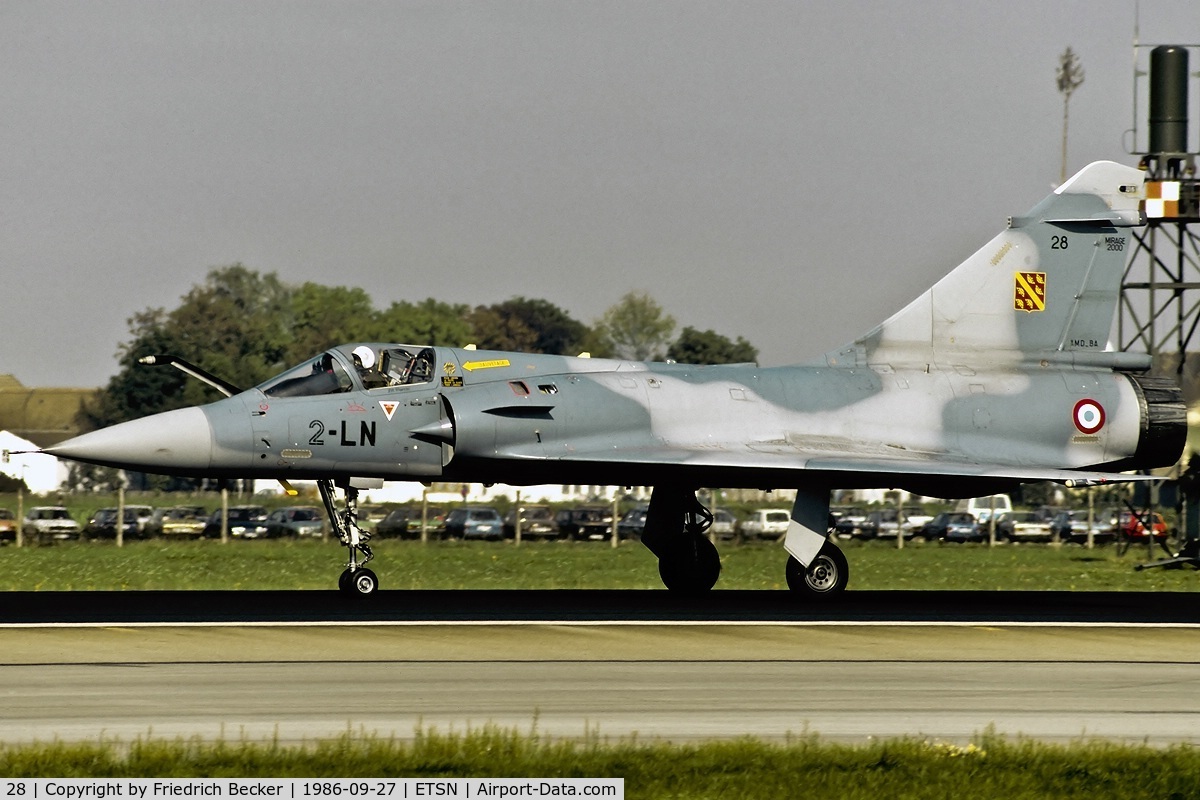 28, Dassault Mirage 2000C C/N 89, decelerating after touchdown