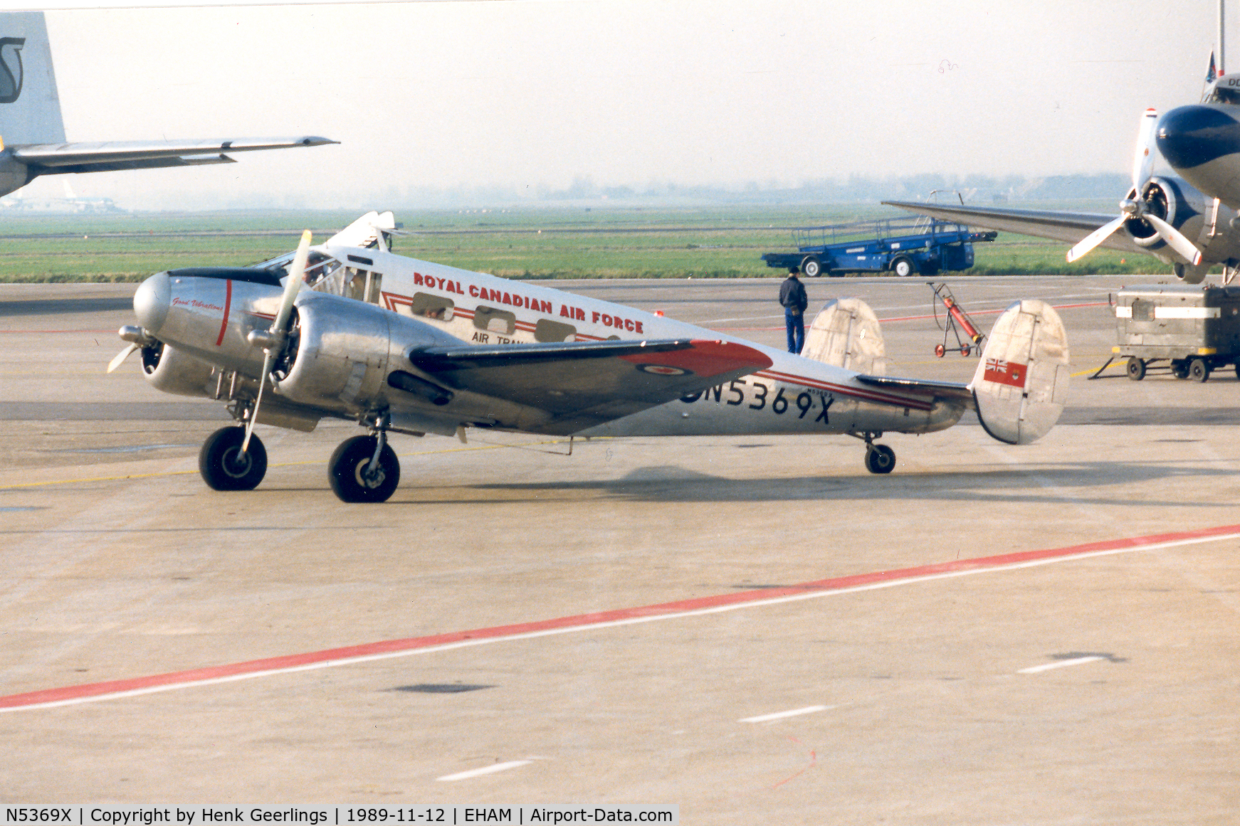 N5369X, 1952 Beech D18S-3NM C/N CA-254, Schiphol -East , DDA Beech D-18S
cs RCAF , Nov '89
