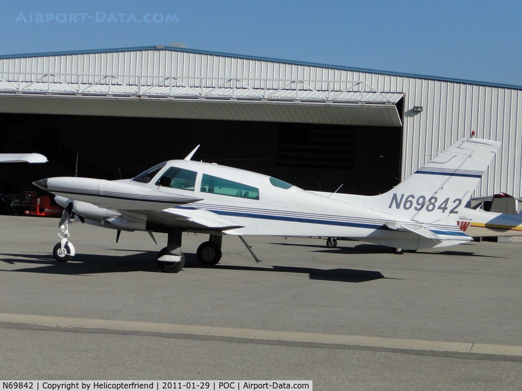 N69842, 1974 Cessna 310Q C/N 310Q1012, Parked near Howard Aviation
