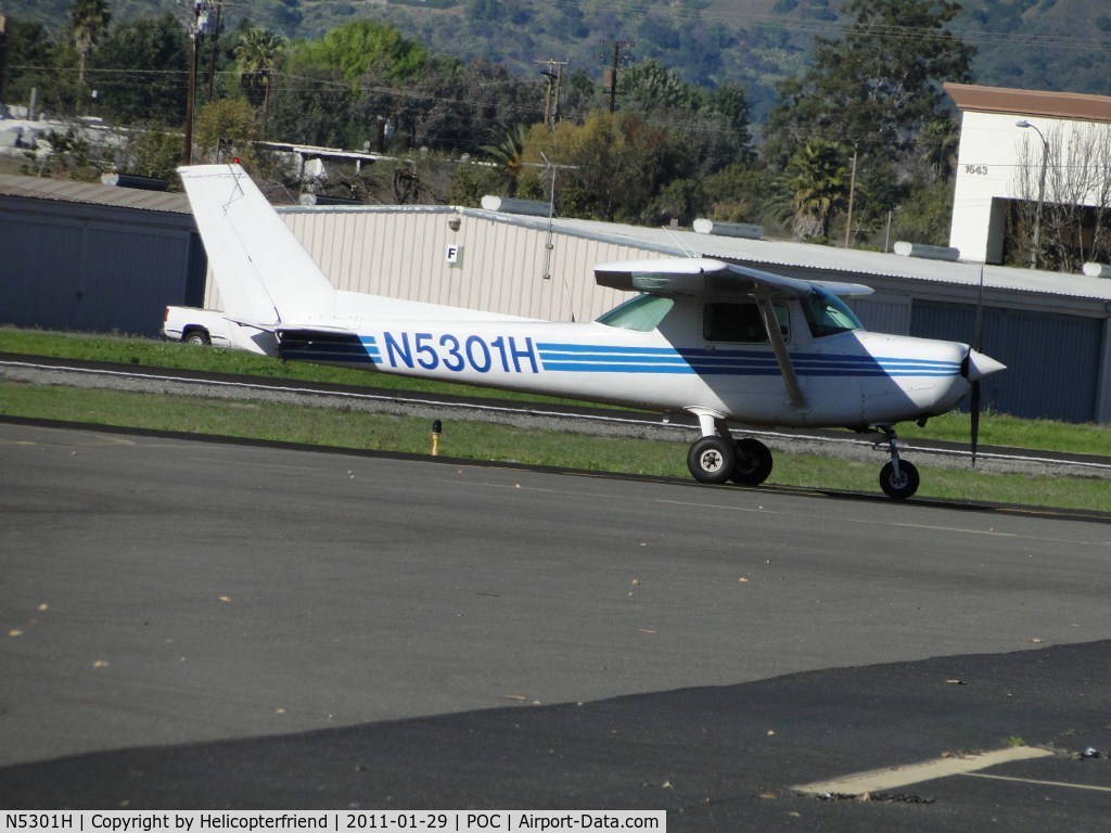 N5301H, 1979 Cessna 152 C/N 15284083, Taxiing on taxiway Sierra eastbound