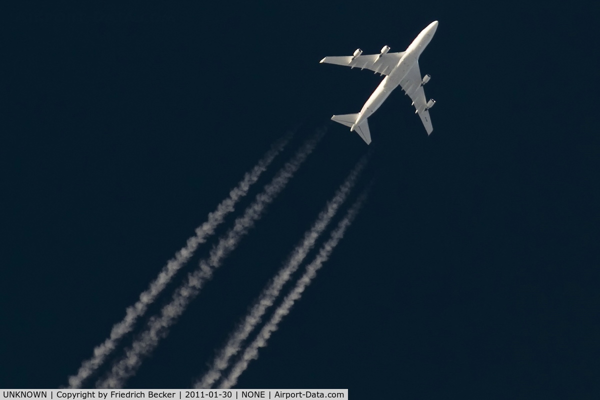 UNKNOWN, Contrails Various C/N Unknown, all white B747-400 cruising eastbound