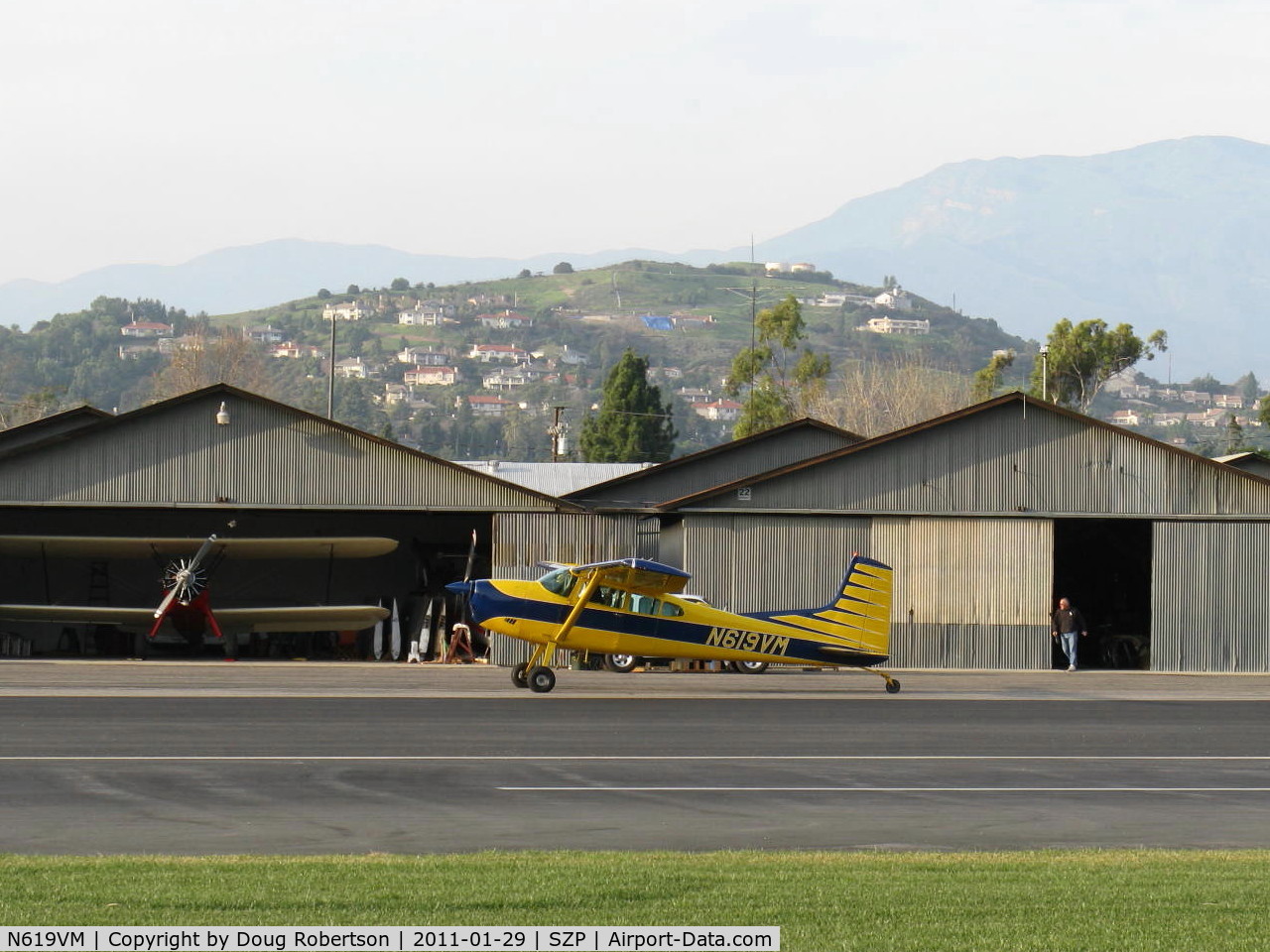 N619VM, 1981 Cessna A185F Skywagon 185 C/N 18504284, 1981 Cessna A185F SKYWAGON II, Continental IO-550-N 300 Hp, taxi to hangar