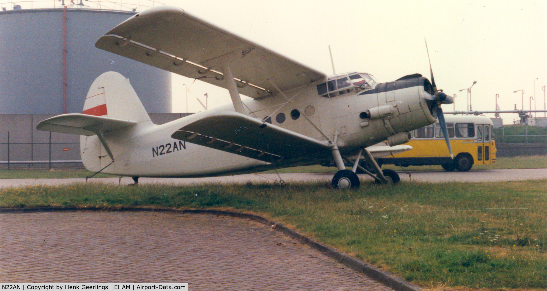 N22AN, Antonov (PZL-Mielec) An-2 C/N 1G142-35, Schiphol - Amsterdam medio 1975
