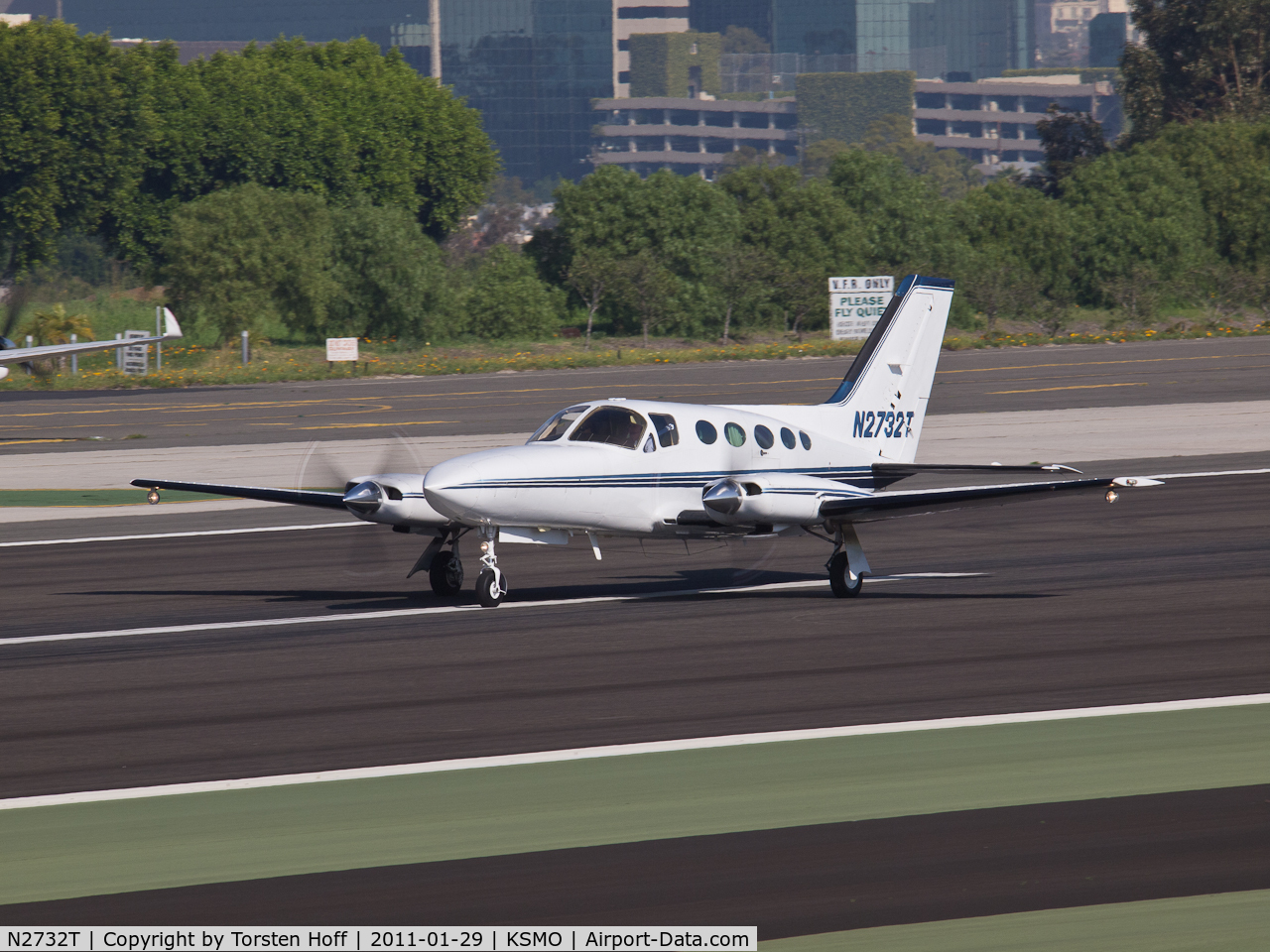 N2732T, 1979 Cessna 414A Chancellor C/N 414A0449, N2732T departing from RWY 21