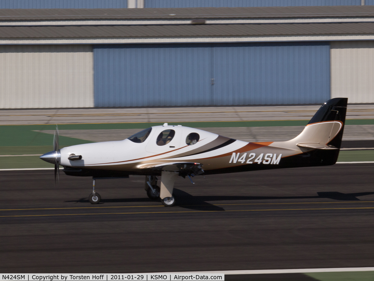 N424SM, Lancair Evolution C/N EVO-005, N424SM arriving on RWY 21